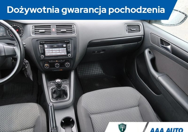 Volkswagen Jetta cena 33000 przebieg: 124570, rok produkcji 2012 z Sztum małe 121